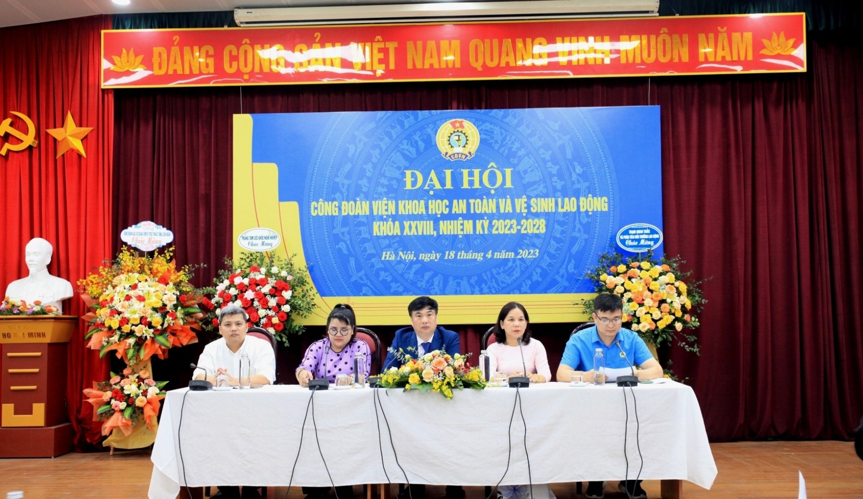 Doan chu tich dieu hanh dai hoi