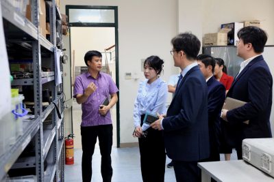 Đo&agrave;n c&aacute;n bộ Cơ quan An to&agrave;n vệ sinh lao động H&agrave;n Quốc (KOSHA) thăm v&agrave; l&agrave;m việc với Trạm Quan trắc v&agrave; Ph&acirc;n t&iacute;ch m&ocirc;i trường lao động