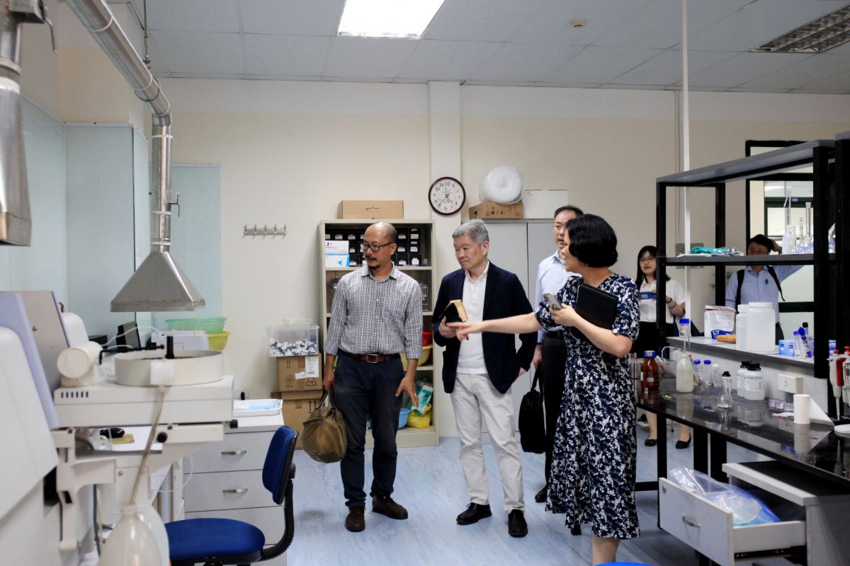 Đo&agrave;n c&aacute;n bộ Hiệp hội An to&agrave;n v&agrave; Sức khoẻ c&ocirc;ng nghiệp Nhật Bản (JISHA) thăm v&agrave; l&agrave;m việc với Trạm Quan trắc v&agrave; Ph&acirc;n t&iacute;ch m&ocirc;i trường lao động