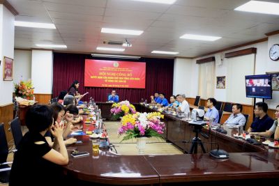 Tổng LĐLĐ Việt Nam trao Quyết định bổ nhiệm Viện trưởng Viện Khoa học An to&agrave;n v&agrave; Vệ sinh lao động