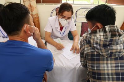 Đảm bảo m&ocirc;i trường l&agrave;m việc v&agrave; sức khỏe người lao động ng&agrave;nh Y tế