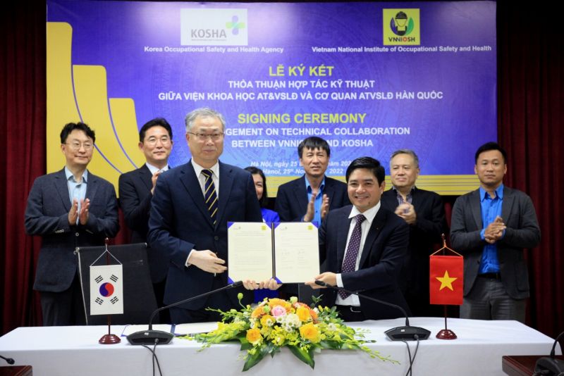 Lễ k&yacute; kết thỏa thuận hợp t&aacute;c kỹ thuật giữa Viện Khoa học An to&agrave;n v&agrave; Vệ sinh lao động v&agrave; Cơ quan An to&agrave;n vệ sinh lao động H&agrave;n Quốc