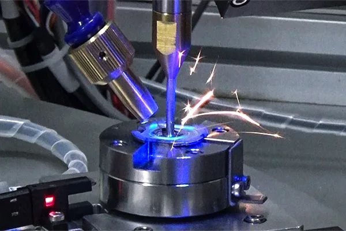 Thực h&agrave;nh an to&agrave;n tối ưu đối với phương ph&aacute;p h&agrave;n truyền thống v&agrave; h&agrave;n laser