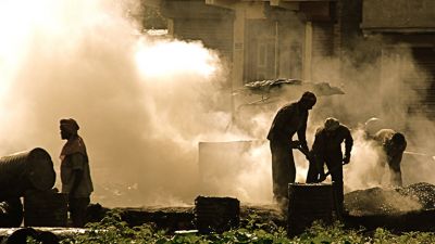 B&aacute;o c&aacute;o của ILO cho thấy biến đổi kh&iacute; hậu g&acirc;y ra c&aacute;c nguy cơ sức khỏe nghi&ecirc;m trọng cho 70% người lao động tr&ecirc;n thế giới